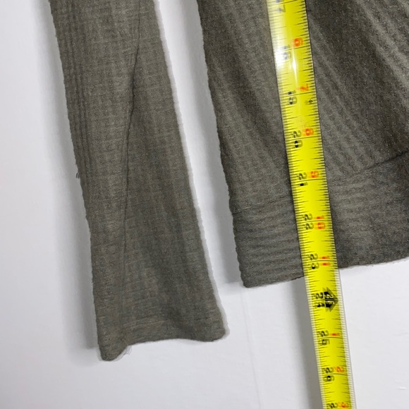 💫Olive green Long sleeved light knitted sweater! - Picture 5 of 7